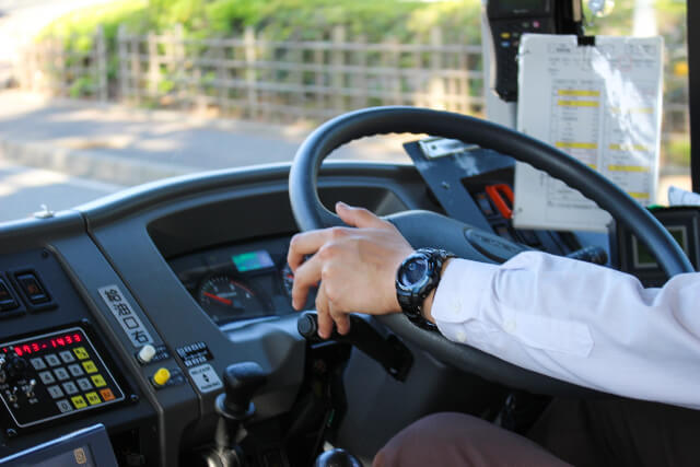 バス運転手 試験