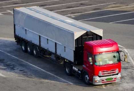 大型トラック　運転　難しい　コツ