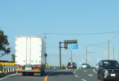 トラックメーカー　運送会社　選ぶ