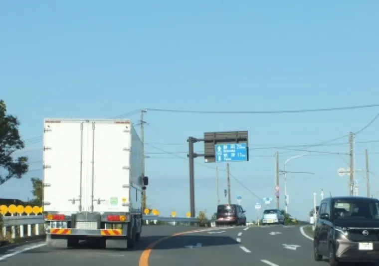 トラックメーカー　運送会社　選ぶ