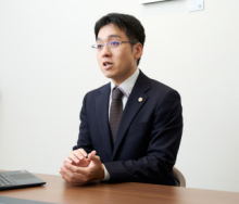 写真　弁護士藤垣圭介